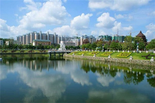 宝坻和呼市哪里好玩（宝坻属于天津的郊区?）